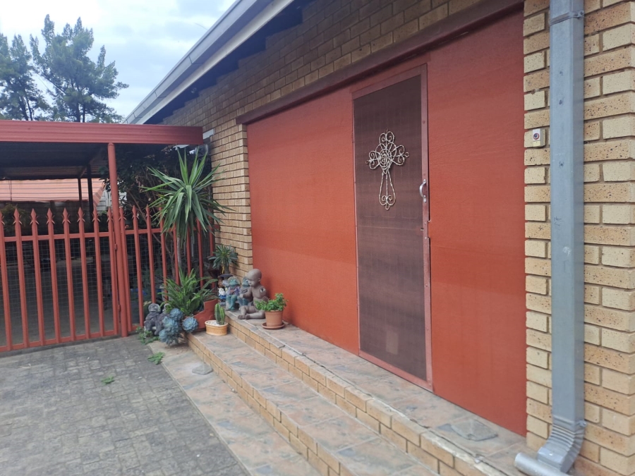 15 Bedroom Property for Sale in Oos Einde North West